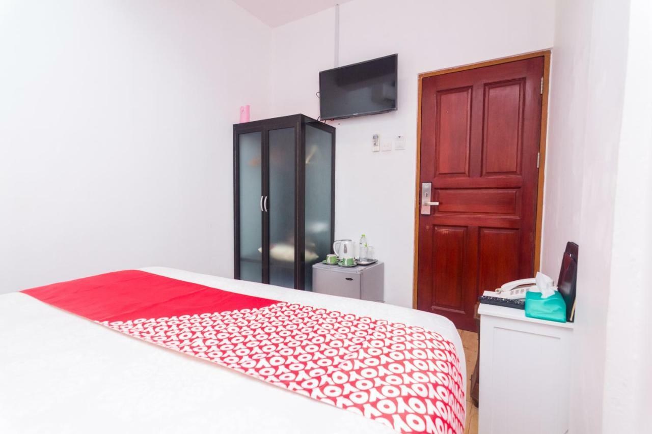 Vaccinated Staff - Oyo 1771 Zeke Hotel Batam Exterior photo