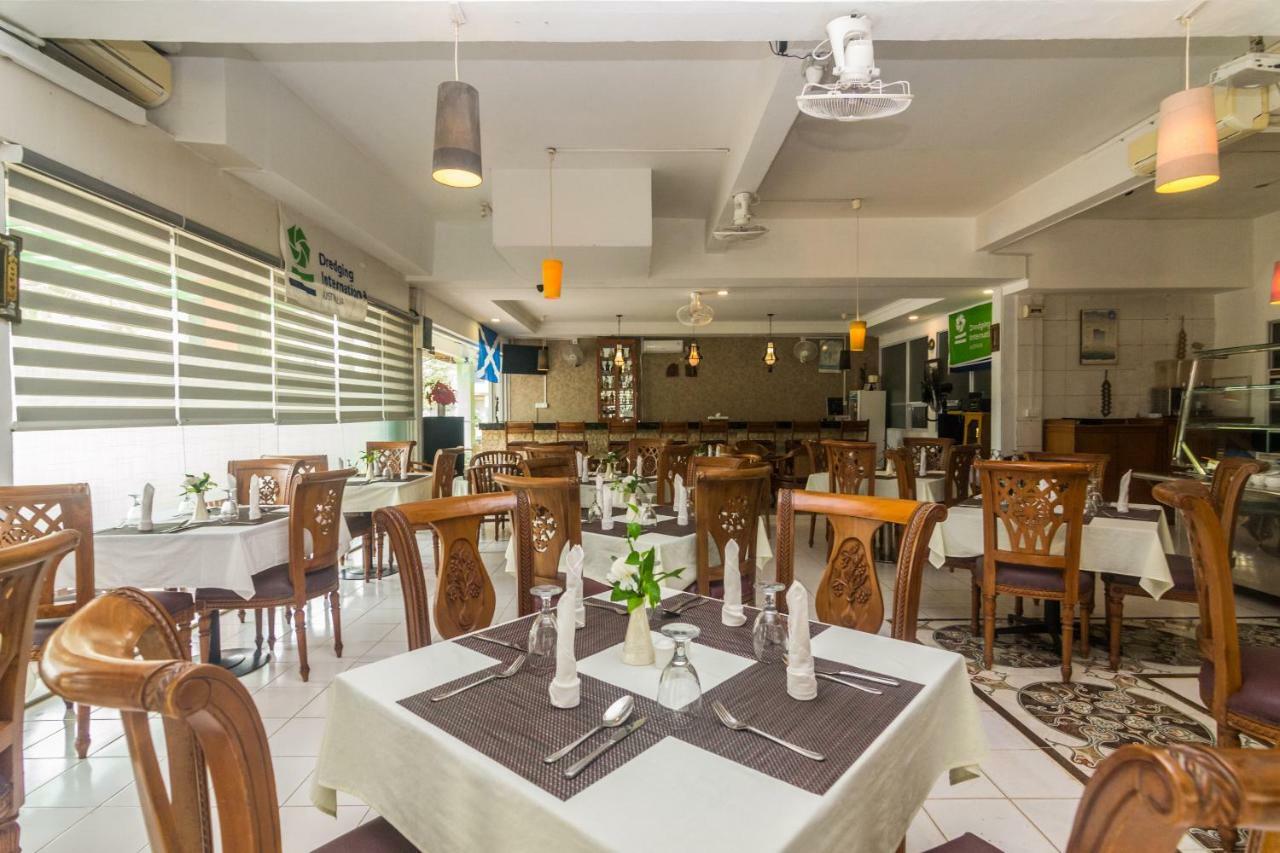 Vaccinated Staff - Oyo 1771 Zeke Hotel Batam Exterior photo
