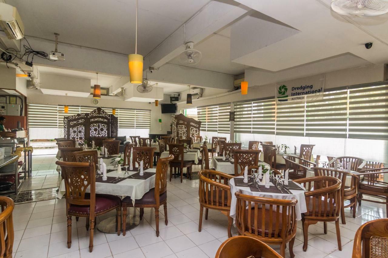 Vaccinated Staff - Oyo 1771 Zeke Hotel Batam Exterior photo