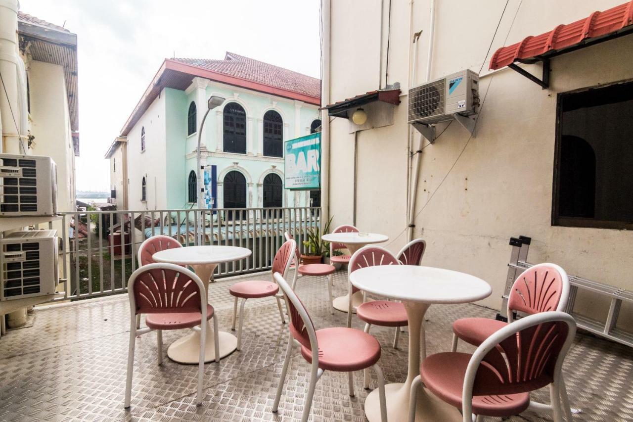 Vaccinated Staff - Oyo 1771 Zeke Hotel Batam Exterior photo