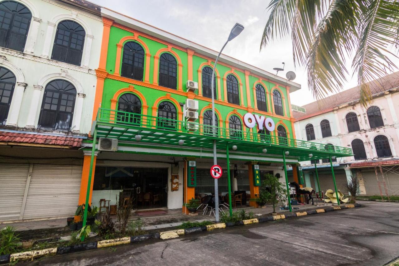 Vaccinated Staff - Oyo 1771 Zeke Hotel Batam Exterior photo